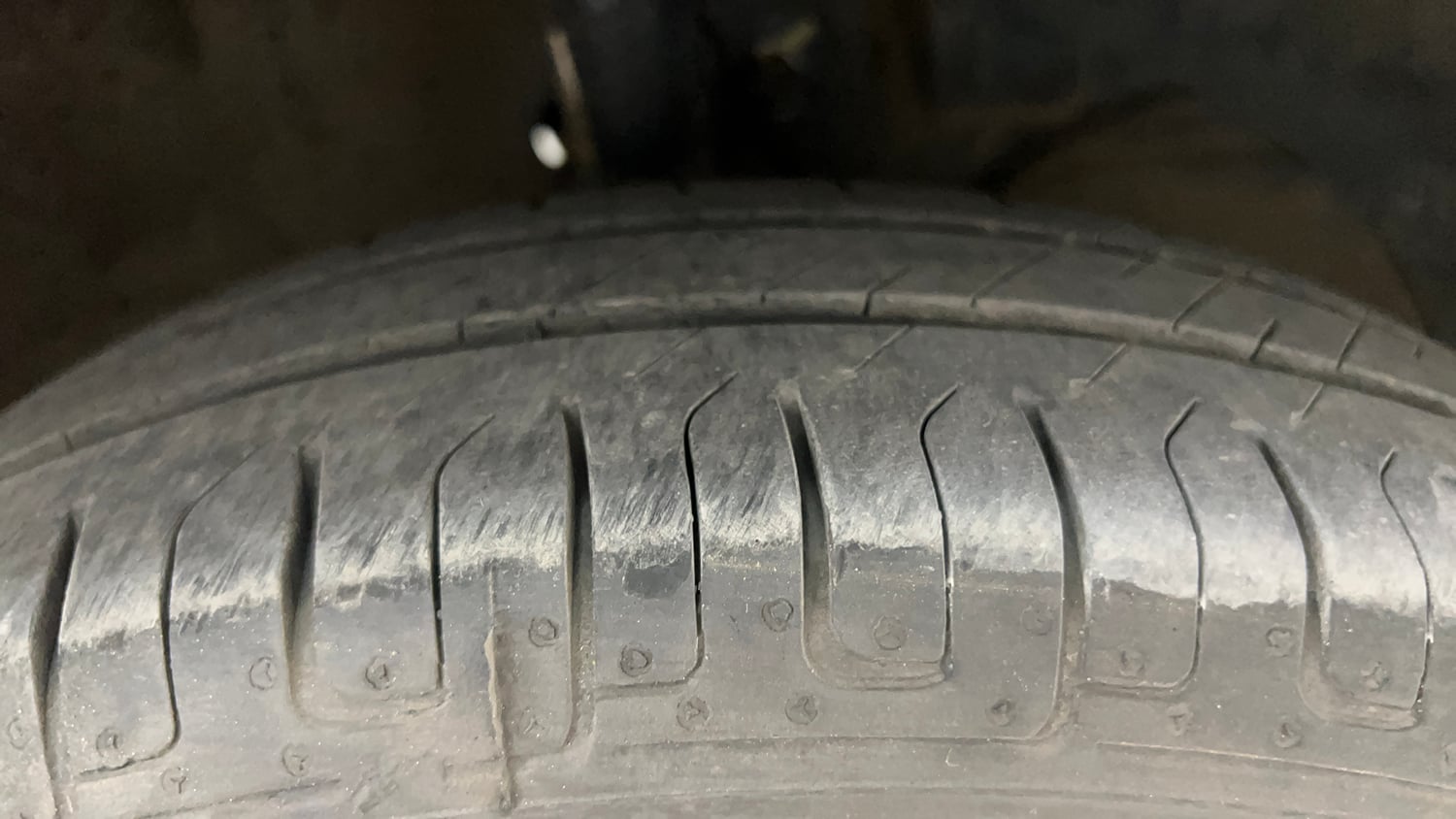 Used 2018 Maruti Suzuki Dzire VXi Petrol Manual tyres RIGHT FRONT TYRE TREAD VIEW