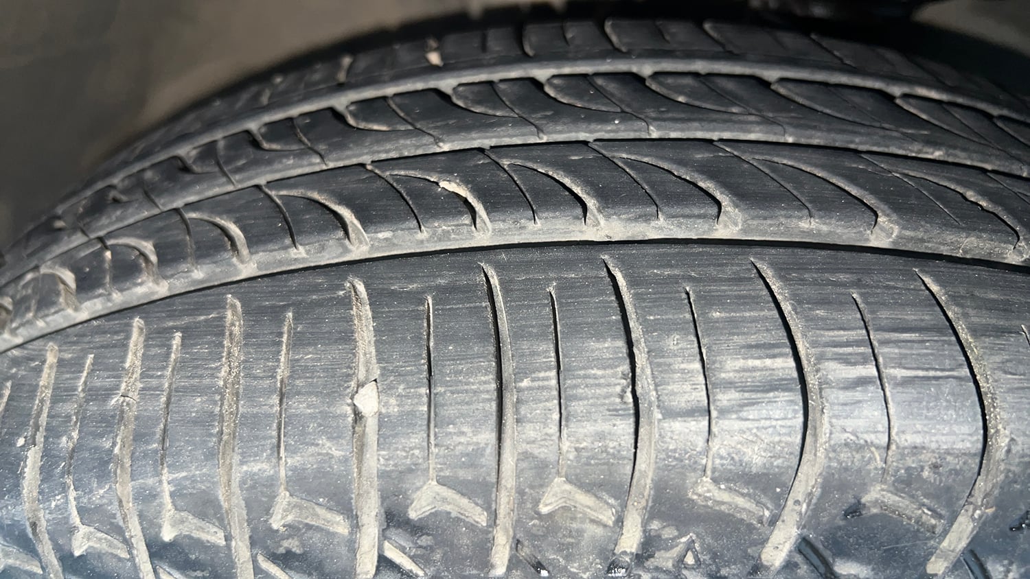 Used 2016 Maruti Suzuki Wagon R 1.0 VXI AMT Petrol Automatic tyres RIGHT FRONT TYRE TREAD VIEW