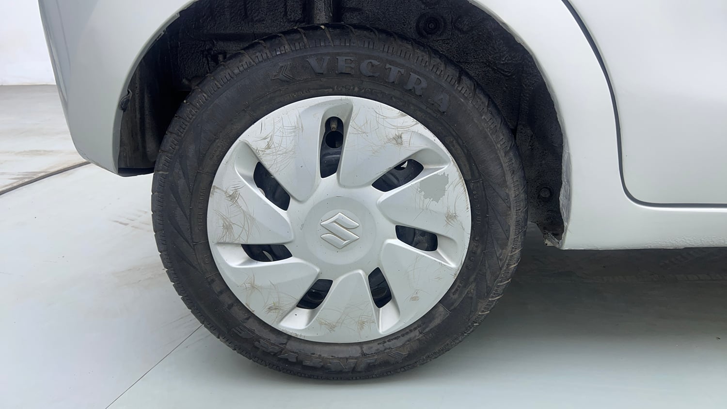 Used 2016 Maruti Suzuki Celerio ZXi AMT Petrol Automatic tyres RIGHT REAR TYRE RIM VIEW