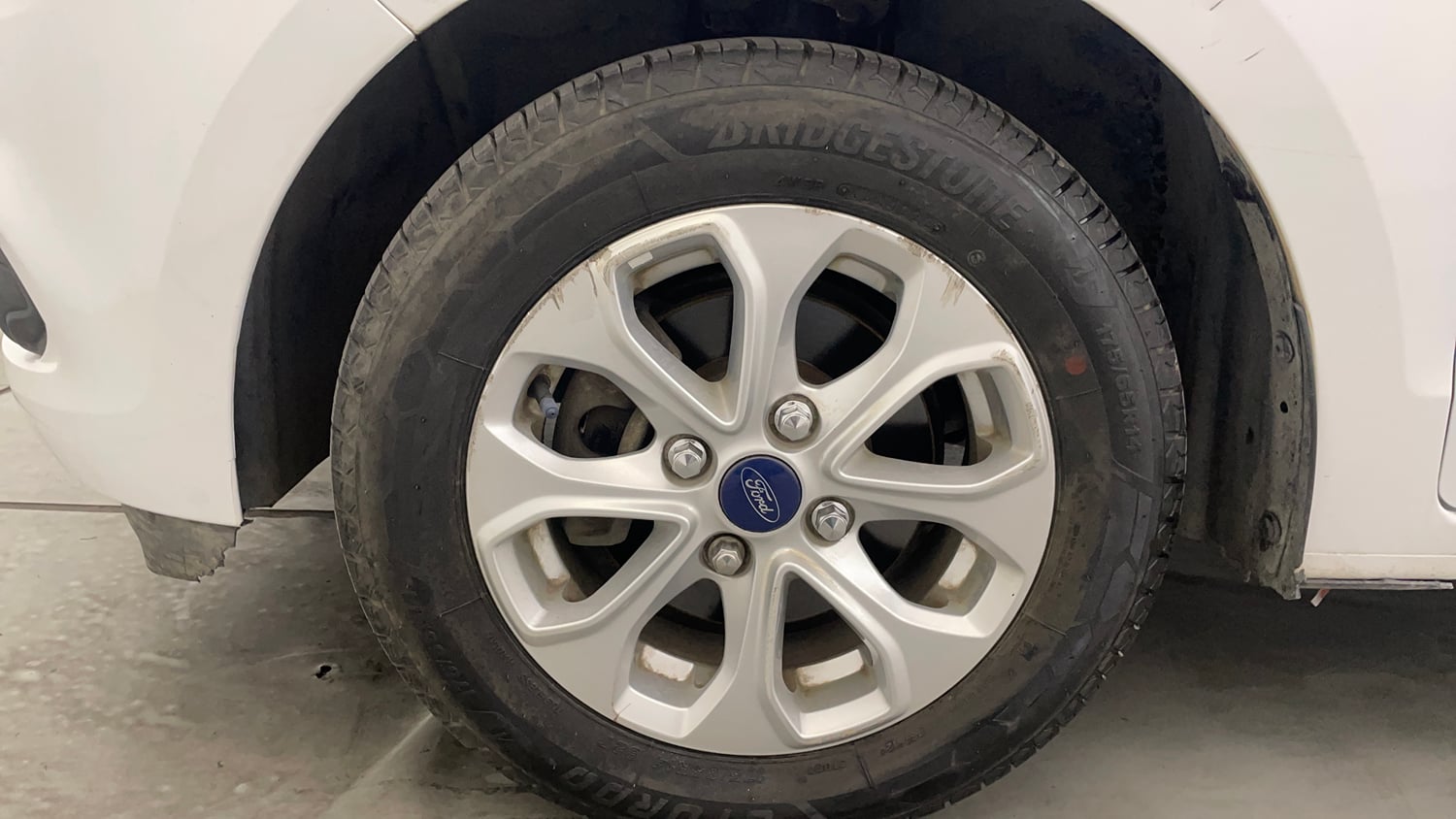 Used 2016 Ford Figo Aspire Titanium 1.2 Ti-VCT Petrol Manual tyres LEFT FRONT TYRE RIM VIEW