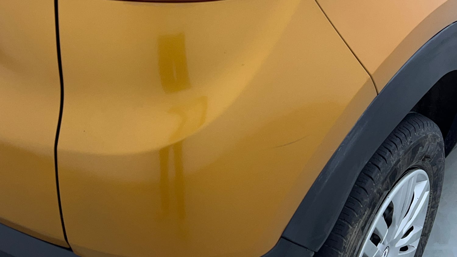 Used 2022 Renault Triber RXT Petrol Manual dents MINOR SCRATCH