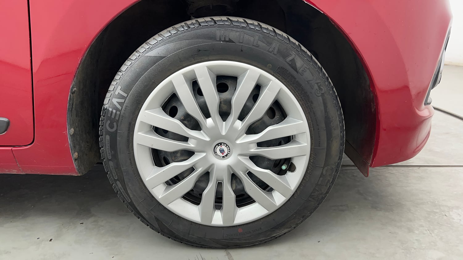 Used 2014 Hyundai Xcent SX 1.2 (O) Petrol Manual tyres RIGHT FRONT TYRE RIM VIEW