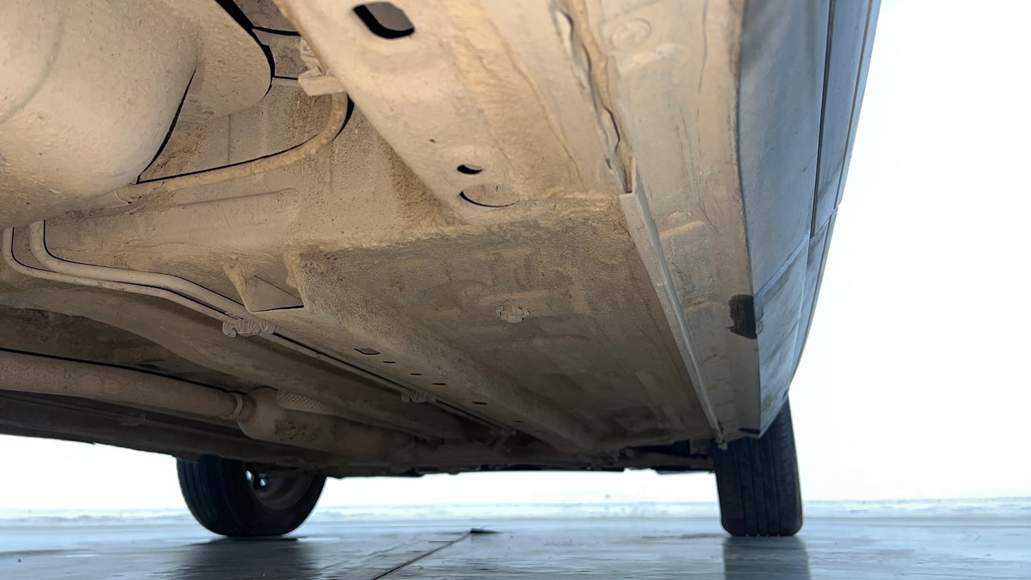 Used 2022 Nissan Magnite XV Premium Turbo CVT Petrol Automatic extra REAR RIGHT UNDERBODY VIEW
