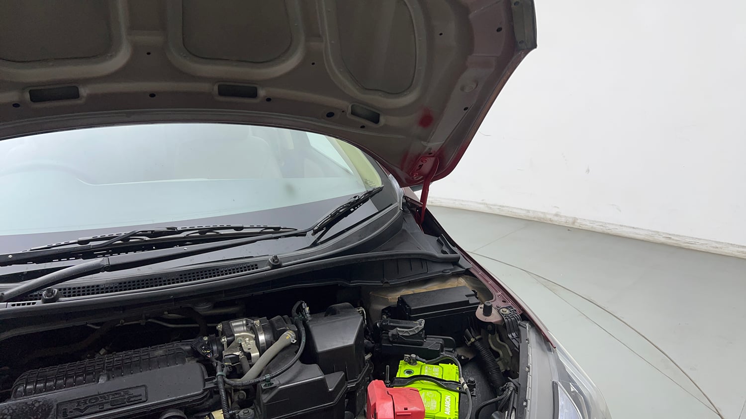 Used 2017 Honda City V Petrol Petrol Manual engine ENGINE LEFT SIDE HINGE & APRON VIEW