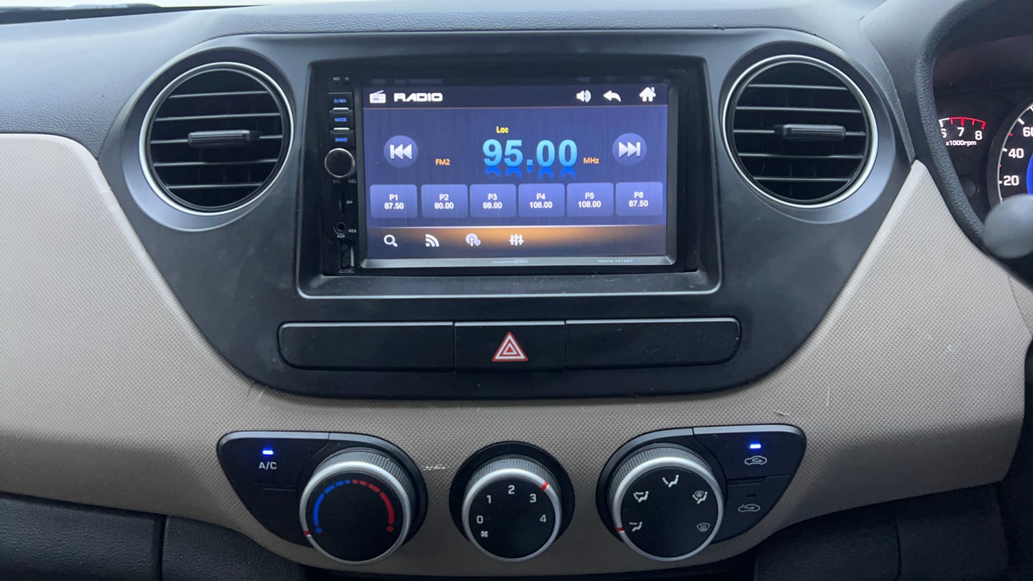 Used 2017 Hyundai Grand i10 Magna AT 1.2 Kappa VTVT Petrol Automatic interior MUSIC SYSTEM & AC CONTROL VIEW