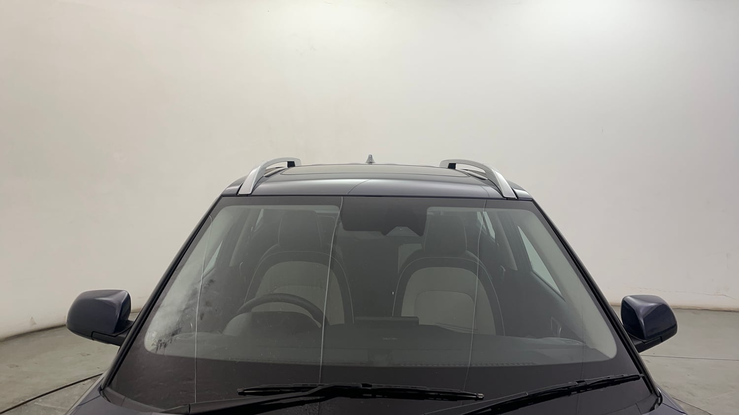 Used 2023 Hyundai Venue SX (O) 1.5 CRDi Diesel Manual exterior FRONT WINDSHIELD VIEW