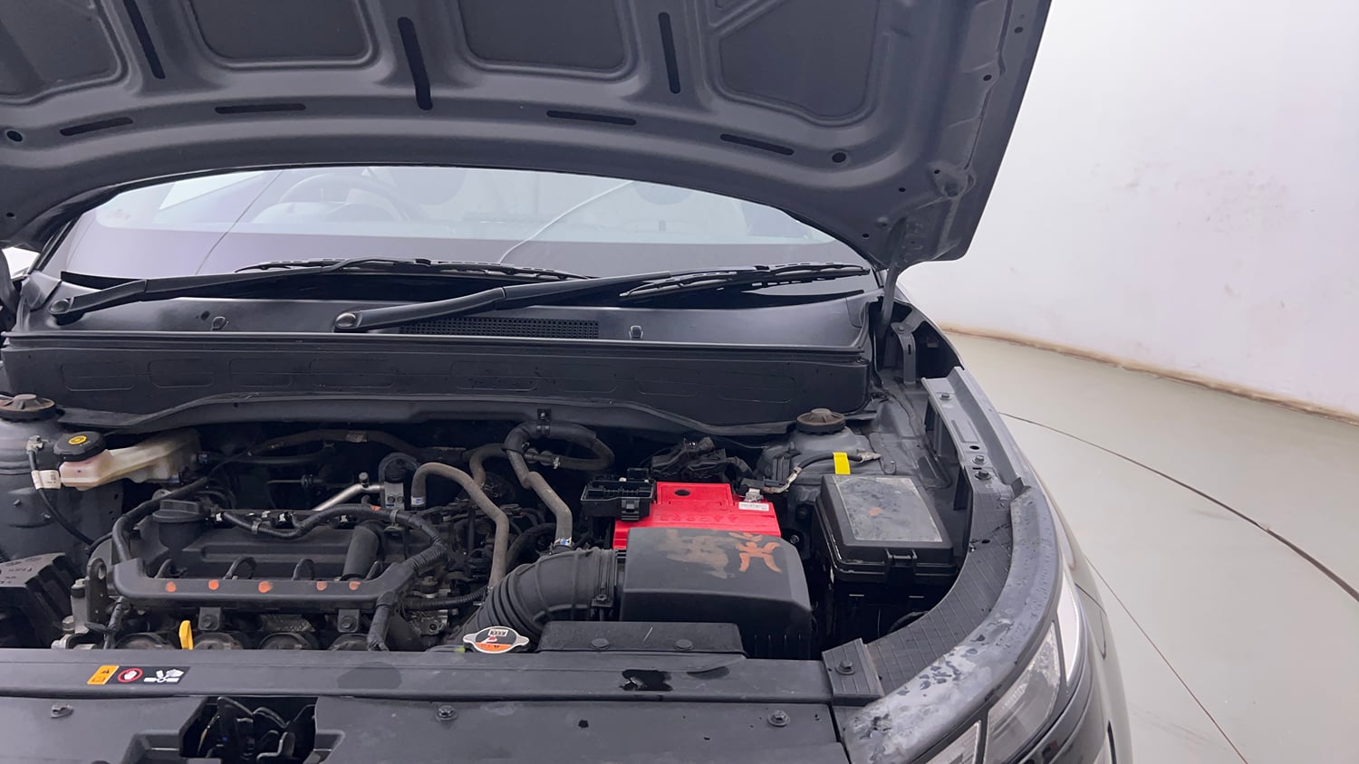 Used 2025 Hyundai Venue S 1.2 Petrol Petrol Manual engine ENGINE LEFT SIDE HINGE & APRON VIEW