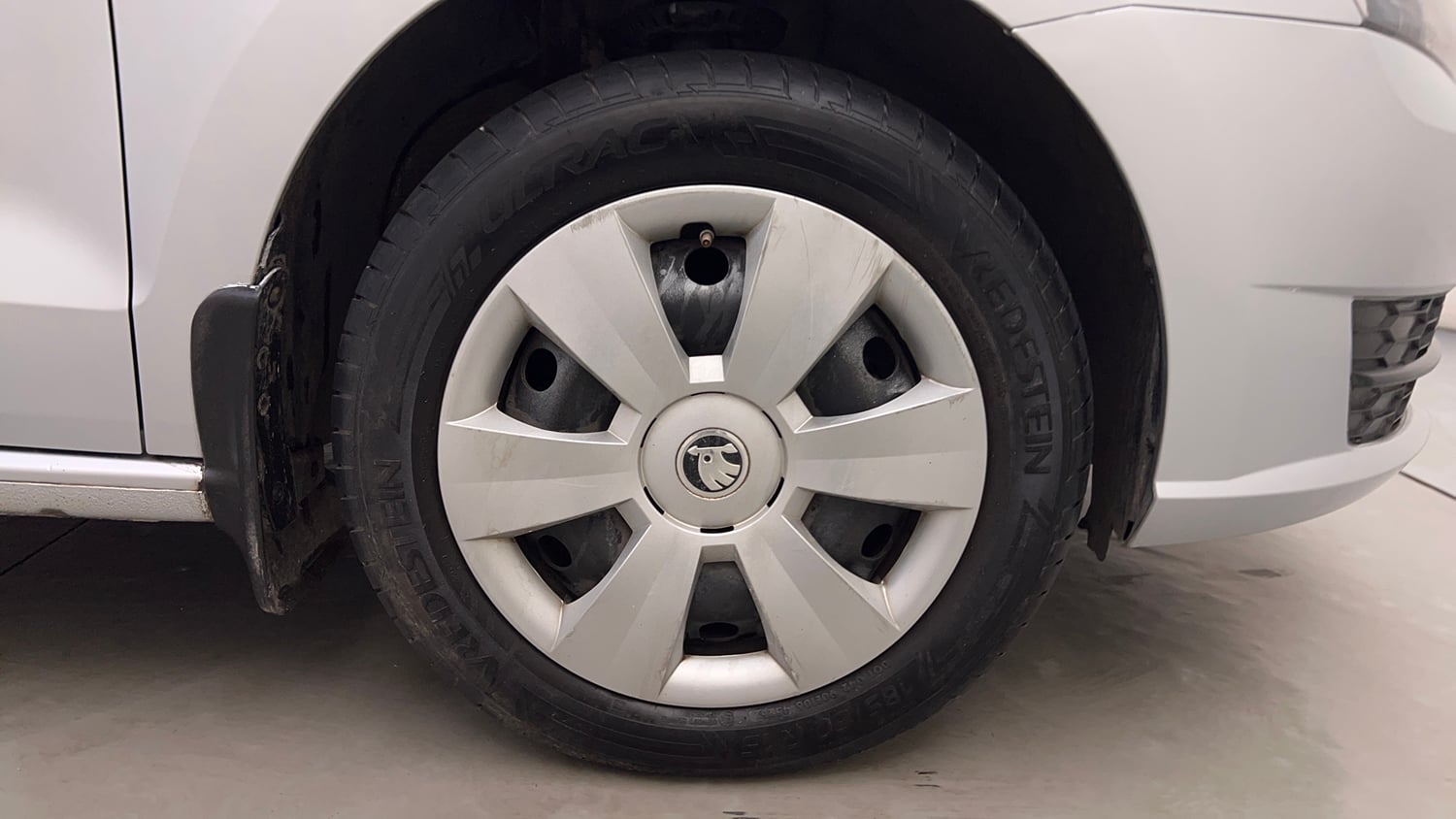 Used 2020 Skoda Rapid Active 1.0 TSI MT Petrol Manual tyres RIGHT FRONT TYRE RIM VIEW