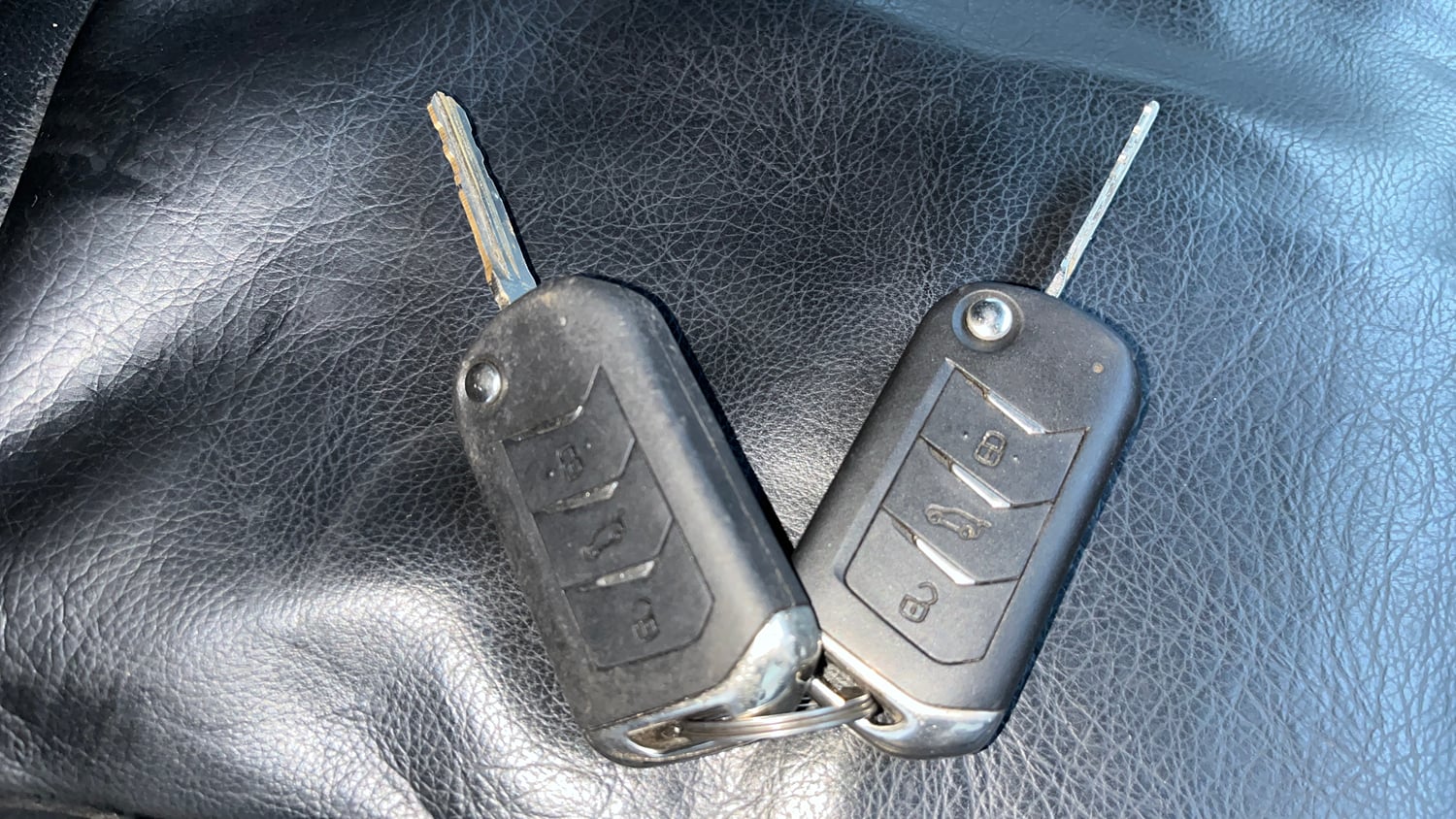 Used 2022 Mahindra XUV700 AX 5 Diesel MT 7 STR Diesel Manual extra CAR KEY VIEW