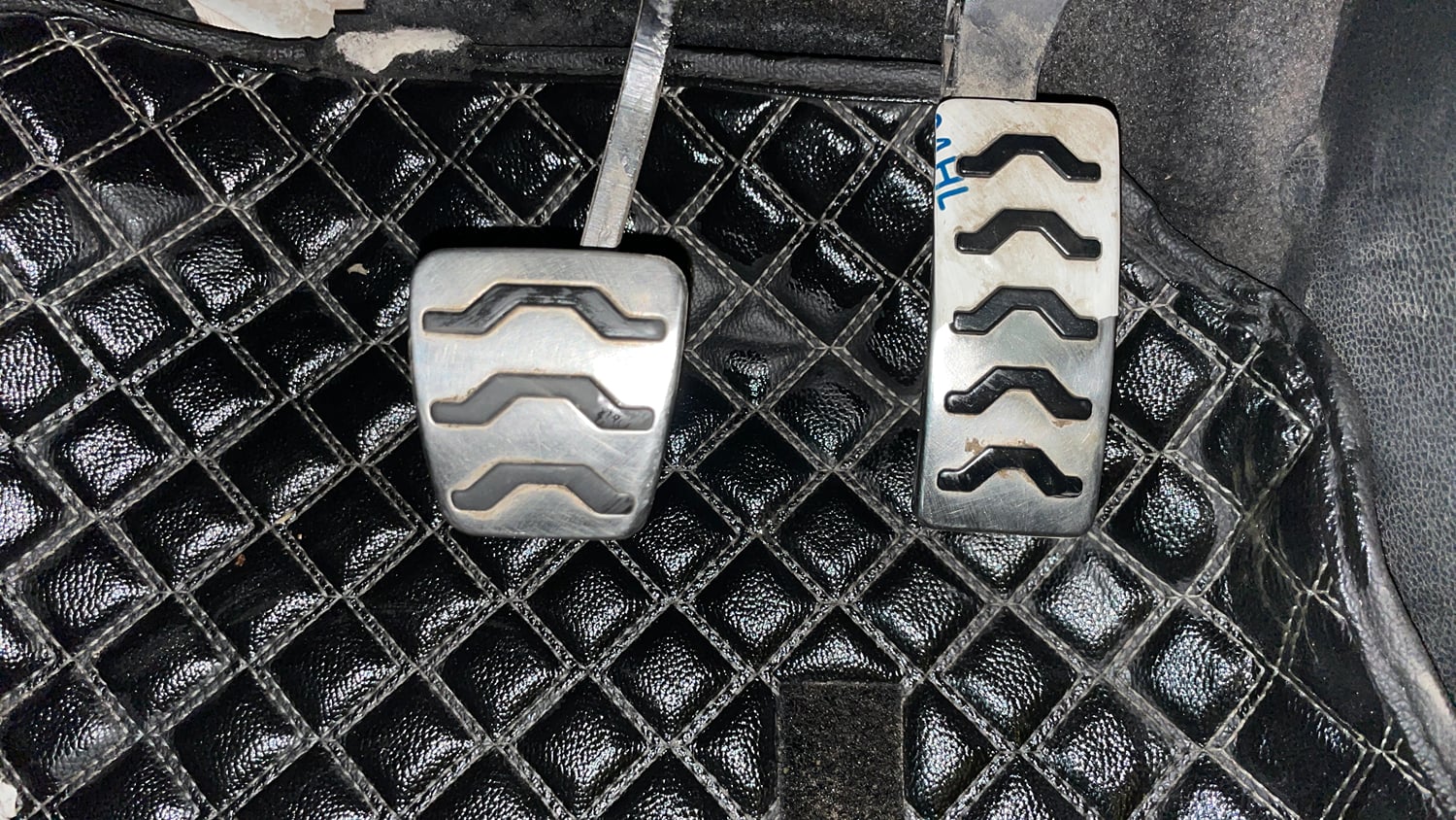 Used 2022 Kia Sonet GTX Plus 1.0 iMT Petrol Manual interior PEDALS VIEW