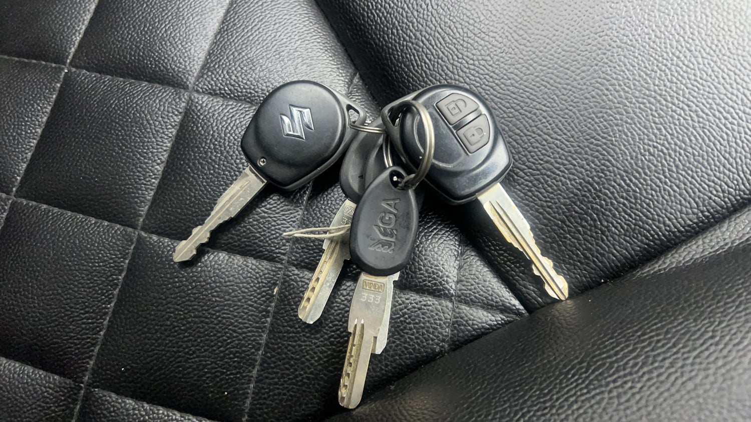 Used 2015 Maruti Suzuki Swift VXi Petrol Manual extra CAR KEY VIEW