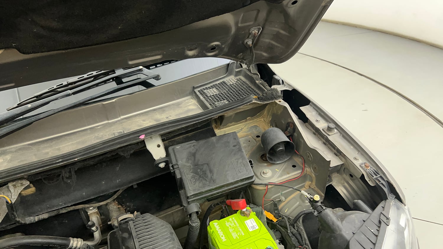 Used 2016 Renault Kwid RXL Petrol Manual engine ENGINE LEFT SIDE HINGE & APRON VIEW