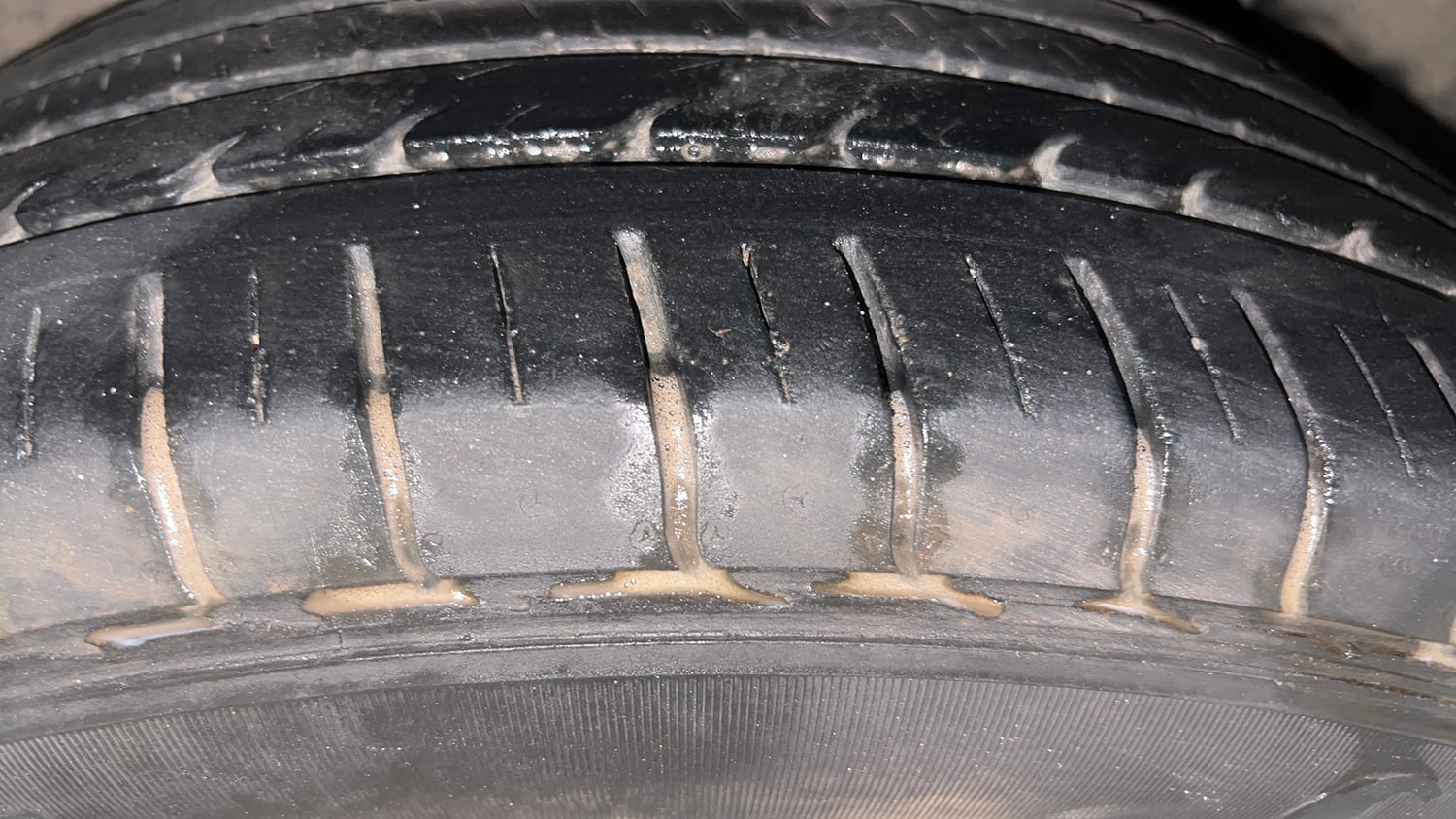 Used 2019 kia Seltos GTX Plus DCT 1.4 Petrol Automatic tyres LEFT REAR TYRE TREAD VIEW