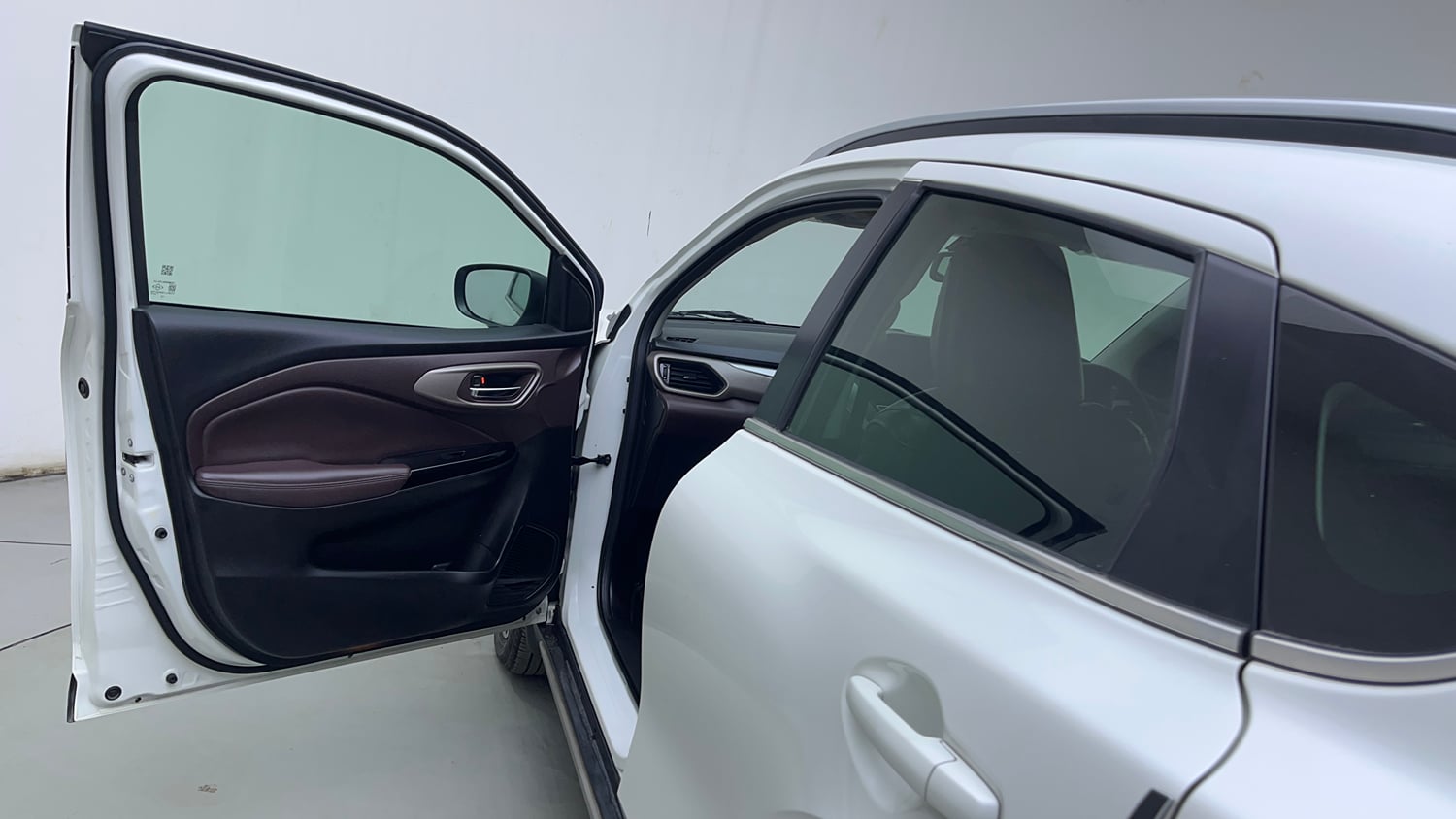 Used 2024 Maruti Suzuki Fronx Alpha 1.0L Turbo 6 AT Petrol Automatic interior LEFT FRONT DOOR OPEN VIEW