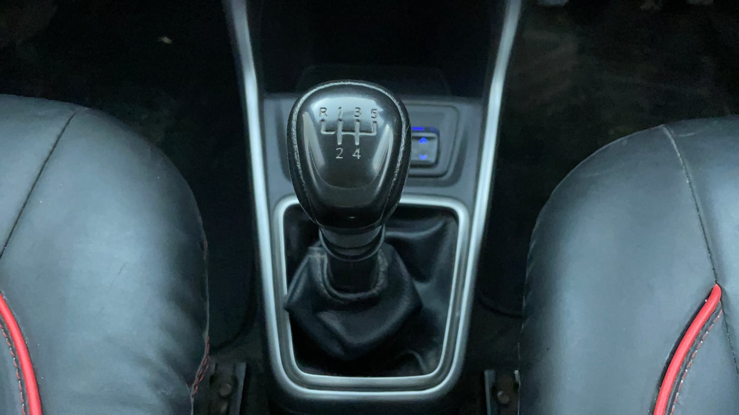 Used 2022 Datsun Redi-GO T(O) 1.0 Petrol Manual interior GEAR  KNOB VIEW