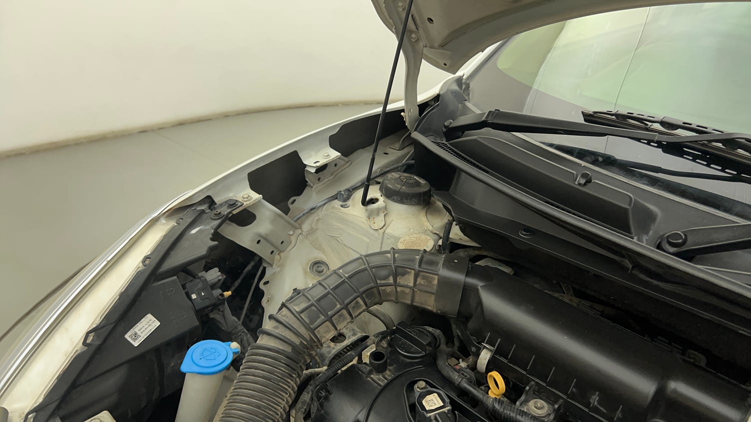 Used 2019 Maruti Suzuki Dzire VXi Petrol Manual engine ENGINE RIGHT SIDE HINGE & APRON VIEW