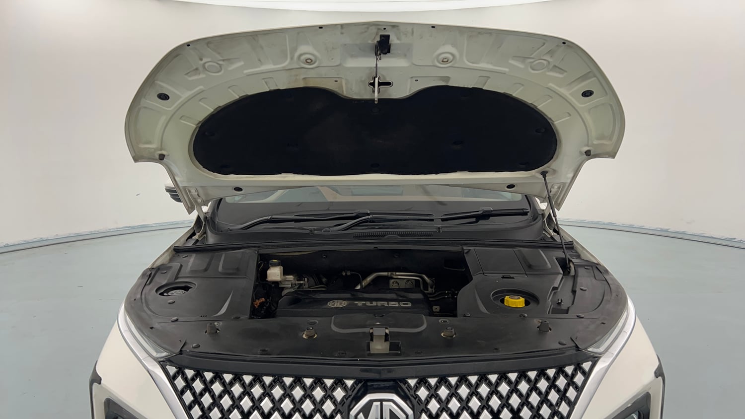Used 2023 MG Motors Hector Plus Savvy Pro 1.5 Turbo Petrol CVT 7 STR Petrol Automatic engine ENGINE & BONNET OPEN FRONT VIEW