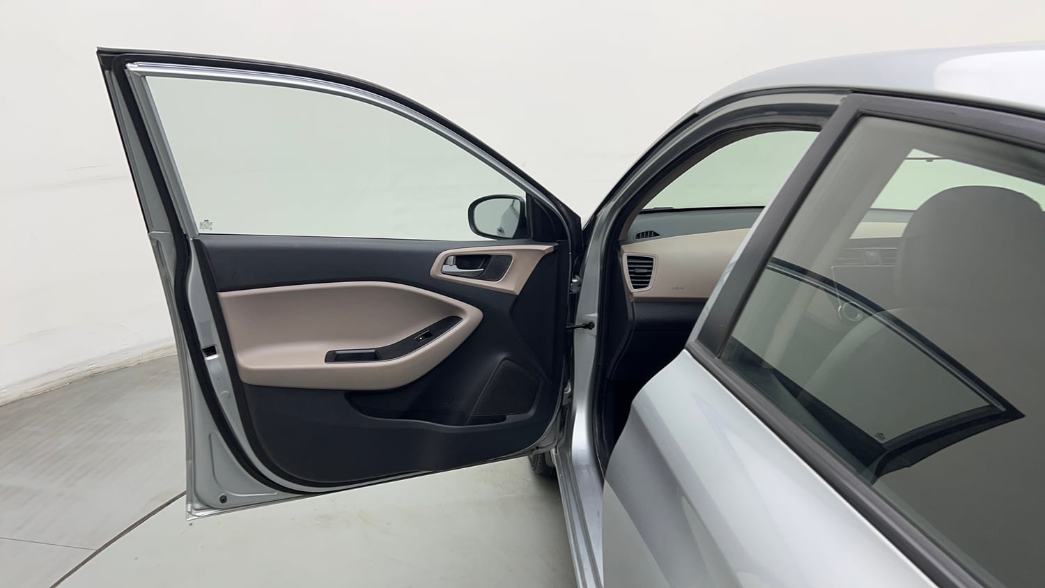 Used 2019 Hyundai Elite i20 Magna Executive 1.2 Petrol Manual interior LEFT FRONT DOOR OPEN VIEW
