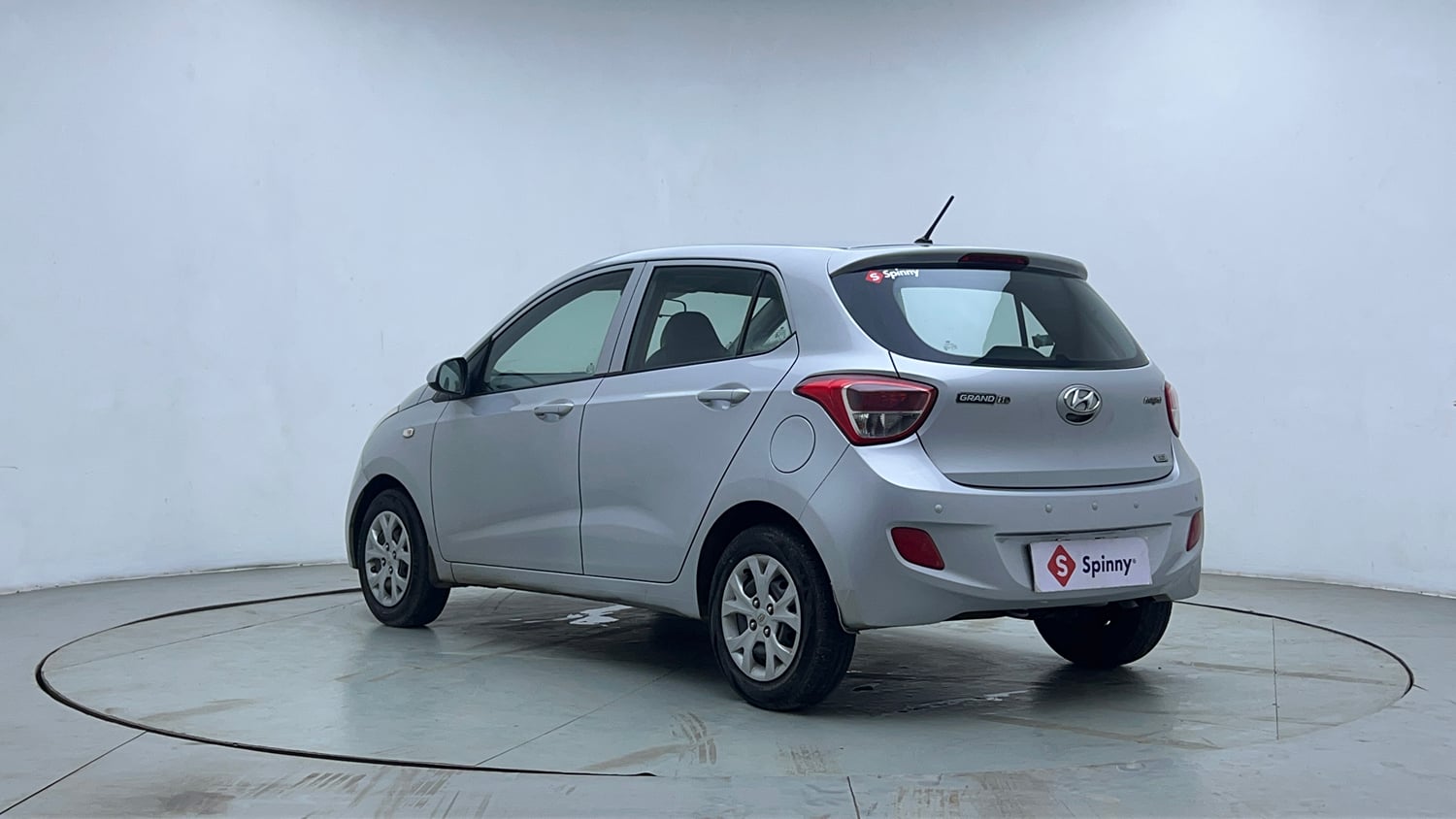 Used 2015 Hyundai Grand i10 Magna 1.2 Kappa VTVT Petrol Manual exterior LEFT REAR CORNER VIEW