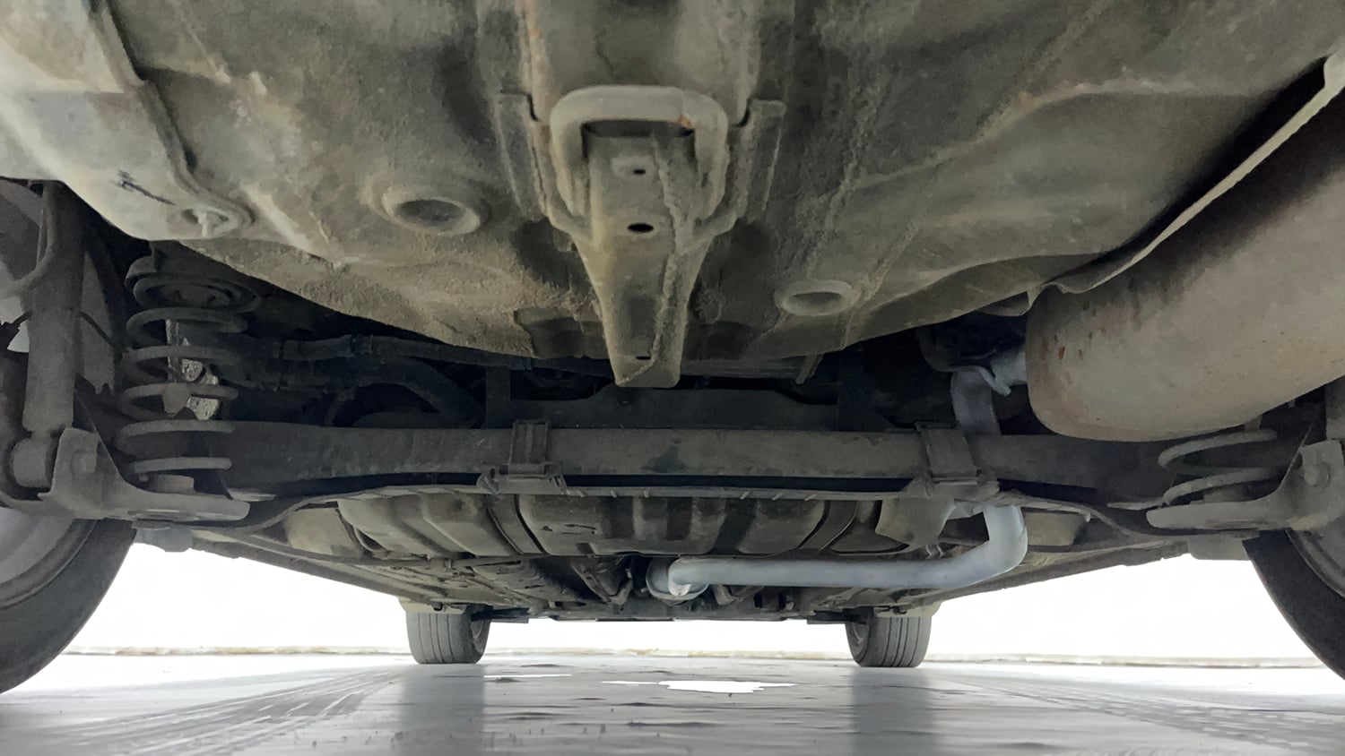 Used 2017 Hyundai Elantra 2.0 SX (O) AT Petrol Automatic extra REAR UNDERBODY VIEW (TAKEN FROM REAR)