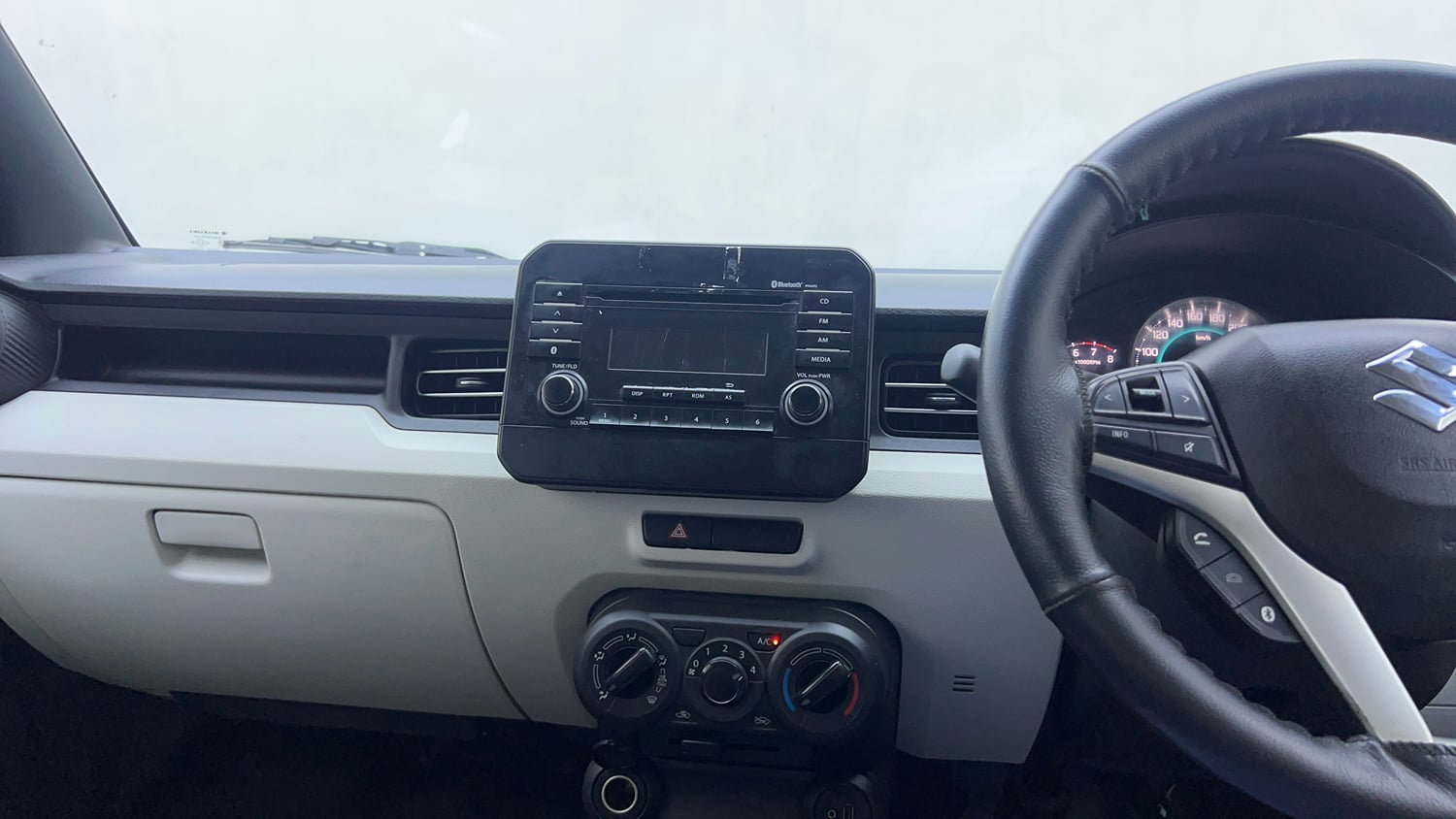 Used 2018 Maruti Suzuki Ignis Delta 1.2 AMT Petrol Automatic interior MUSIC SYSTEM & AC CONTROL VIEW