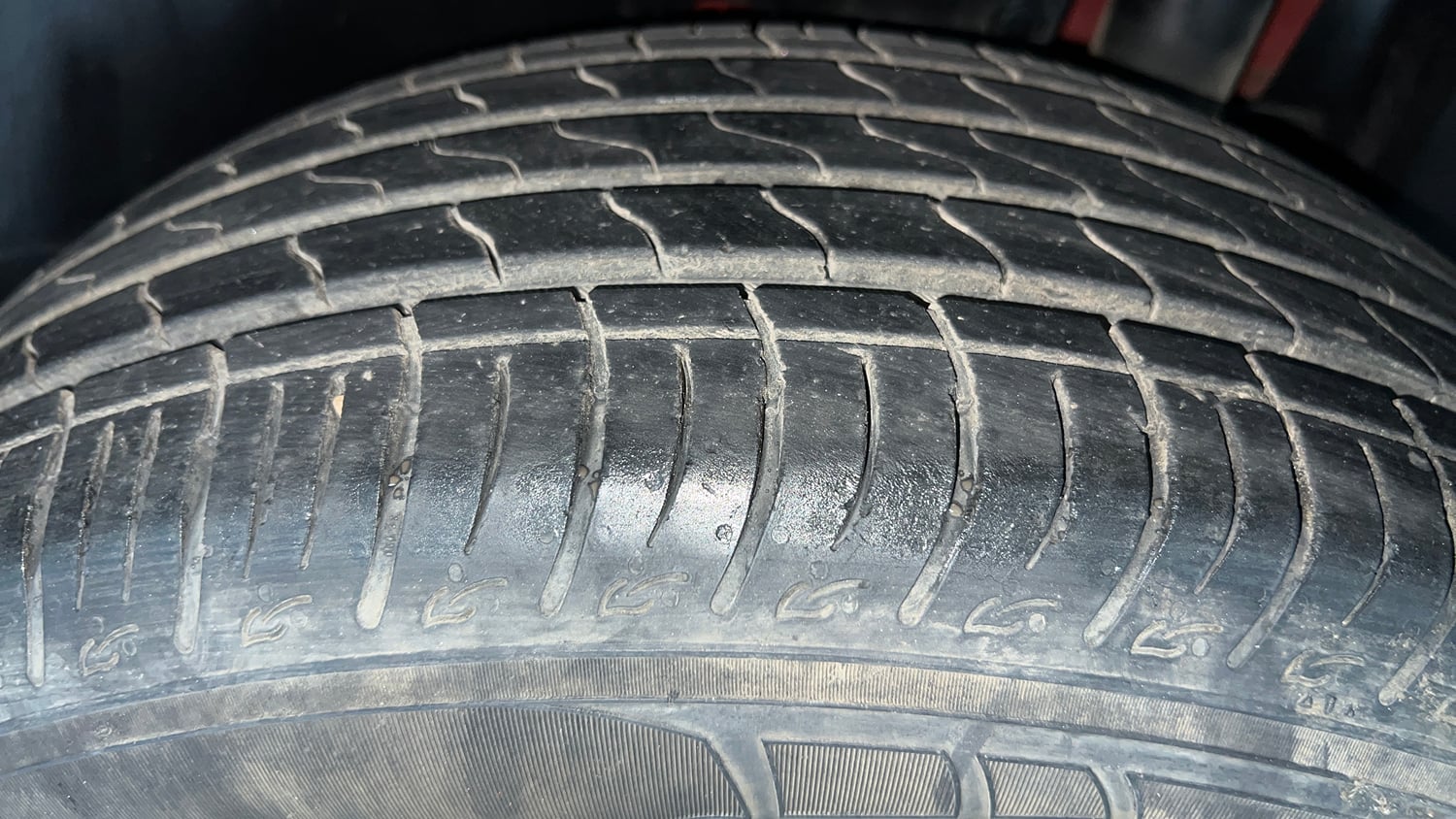 Used 2024 Maruti Suzuki Brezza Zxi Plus Dual Tone Petrol Manual tyres LEFT REAR TYRE TREAD VIEW