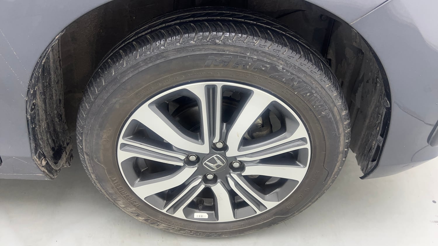 Used 2023 Honda Amaze VX 1.2 Petrol CVT Petrol Automatic tyres RIGHT FRONT TYRE RIM VIEW