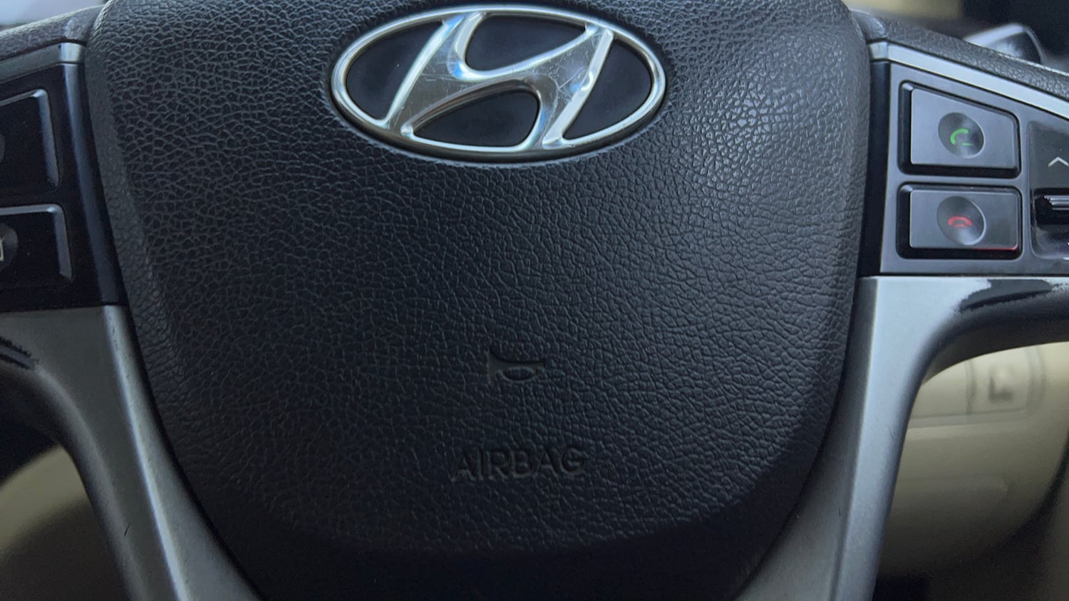 Used 2016 Hyundai Verna 1.6 VTVT SX AT Petrol Automatic top_features Airbags