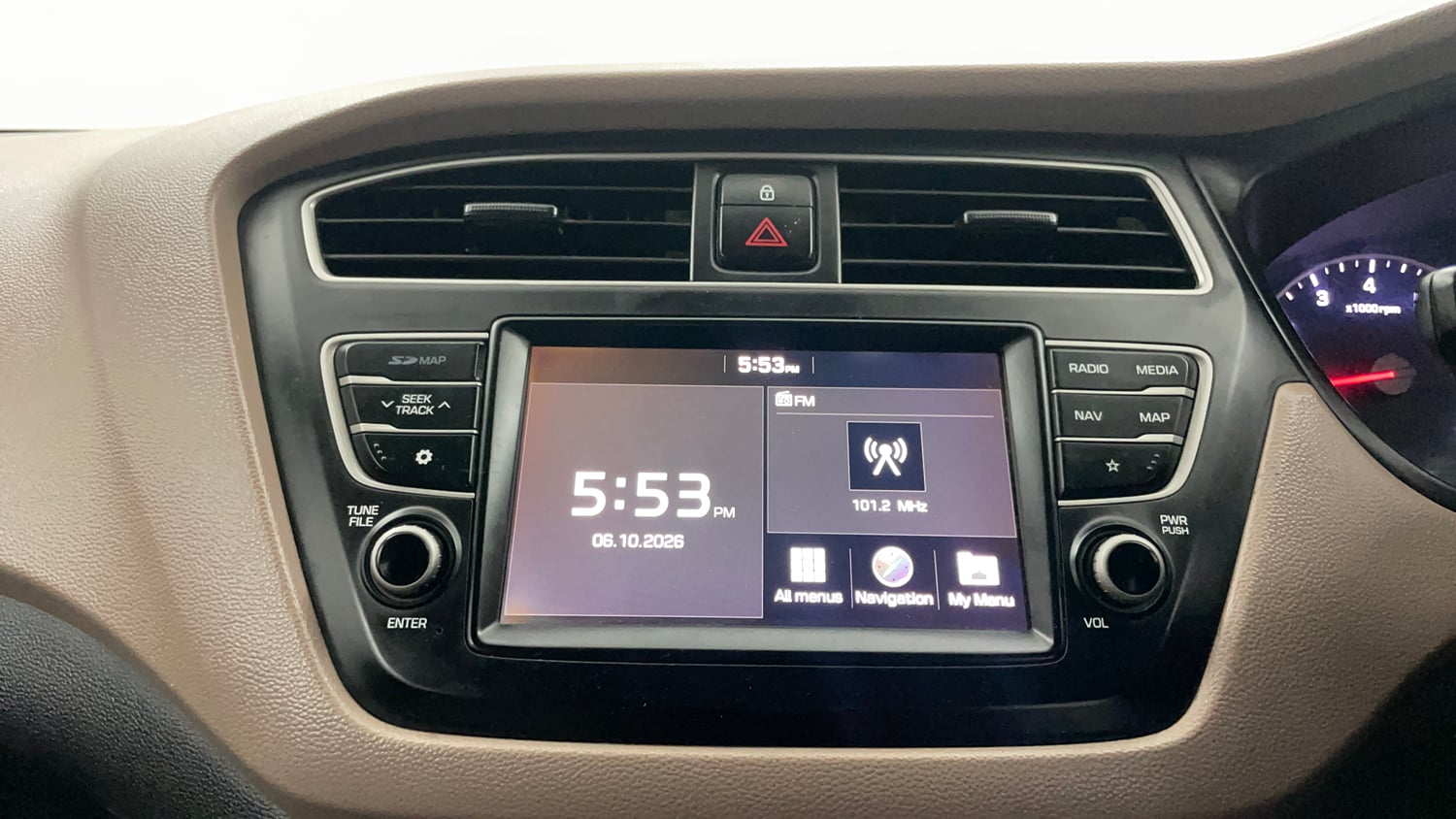 Used 2020 Hyundai Elite i20 Sportz Plus 1.2 Petrol Manual top_features Integrated (in-dash) music system