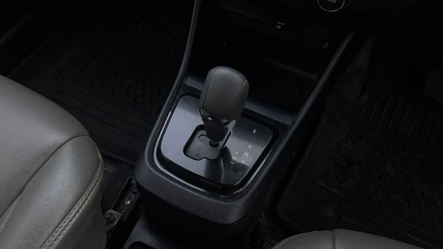 Used 2022 Tata Punch Creative AMT Petrol Automatic interior GEAR  KNOB VIEW