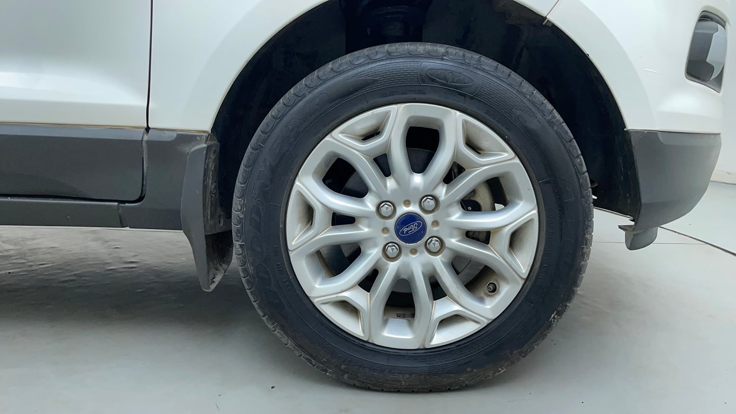 Used 2014 Ford EcoSport Titanium 1.5 TDCi (Opt) Diesel Manual tyres RIGHT FRONT TYRE RIM VIEW