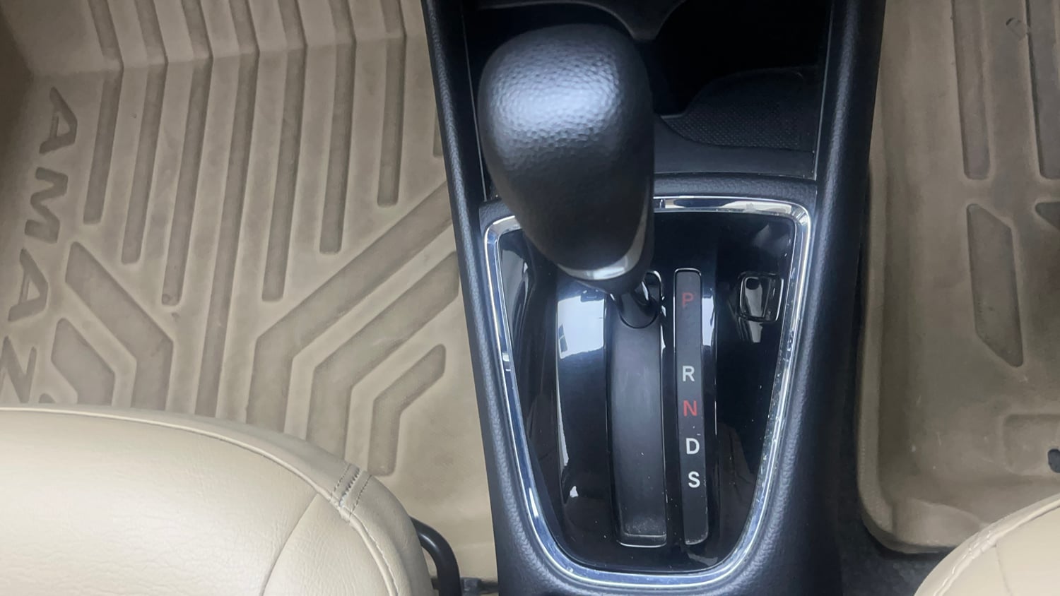 Used 2023 Honda Amaze VX 1.2 Petrol CVT Petrol Automatic interior GEAR  KNOB VIEW