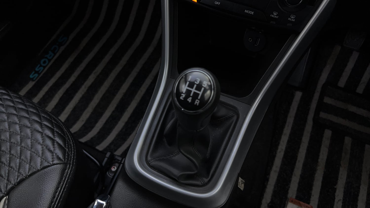 Used 2022 Maruti Suzuki S-Cross Zeta Petrol Manual interior GEAR  KNOB VIEW