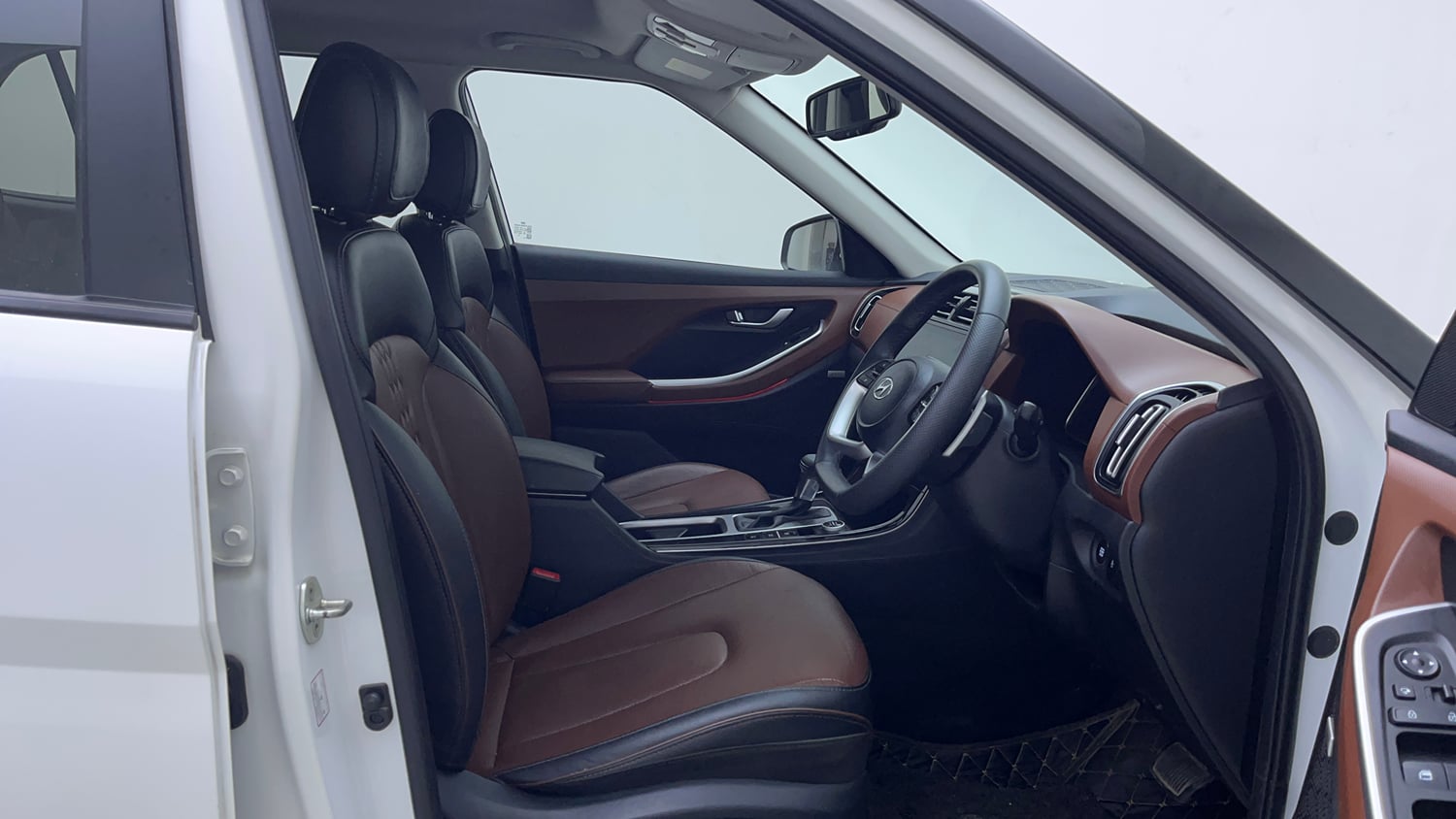 Used 2022 Hyundai Alcazar Platinum (O) 7 Seater 1.5 Diesel AT Diesel Automatic interior RIGHT SIDE FRONT DOOR CABIN VIEW