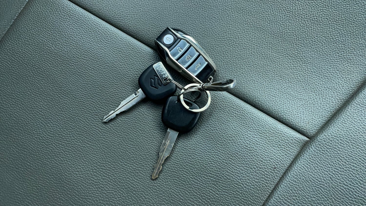 Used 2021 Maruti Suzuki Eeco 5 STR WITH A/C+HTR Petrol Manual extra CAR KEY VIEW