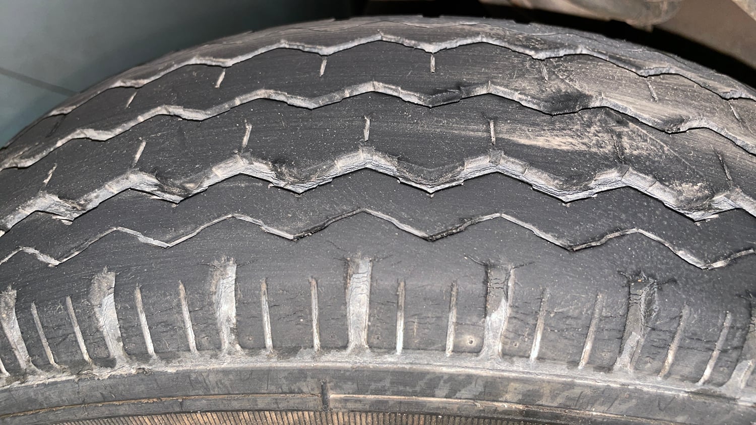Used 2021 Maruti Suzuki Eeco 5 STR WITH A/C+HTR Petrol Manual tyres RIGHT REAR TYRE TREAD VIEW