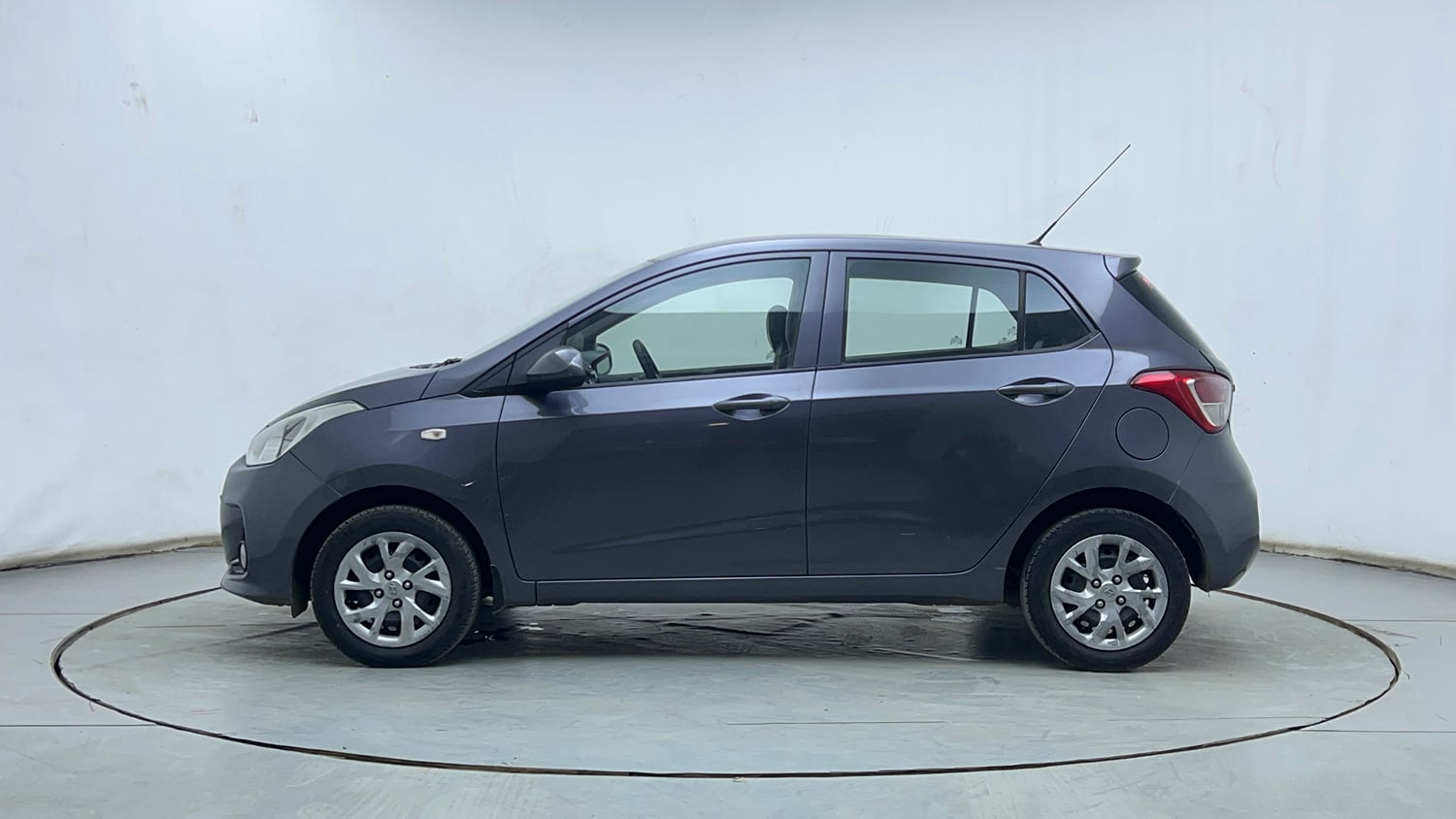Used 2017 Hyundai Grand i10 Magna 1.2 Kappa VTVT Petrol Manual exterior LEFT SIDE VIEW