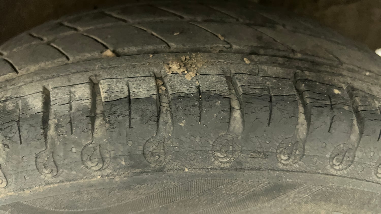 Used 2020 Renault Kwid 1.0 RXT AMT Opt Petrol Automatic tyres LEFT REAR TYRE TREAD VIEW