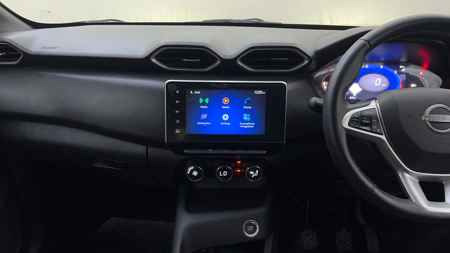 Used 2022 Nissan Magnite XV Premium Turbo Petrol Manual interior MUSIC SYSTEM & AC CONTROL VIEW