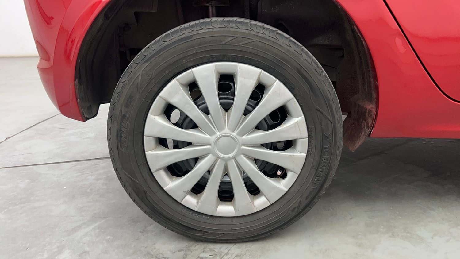 Used 2017 Tata Tiago Revotron XZ w/o Alloy Petrol Manual tyres RIGHT REAR TYRE RIM VIEW