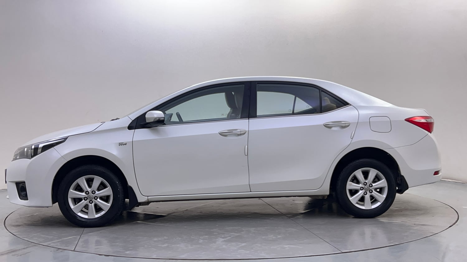 Used 2015 Toyota Corolla Altis G Petrol Petrol Manual exterior LEFT SIDE VIEW