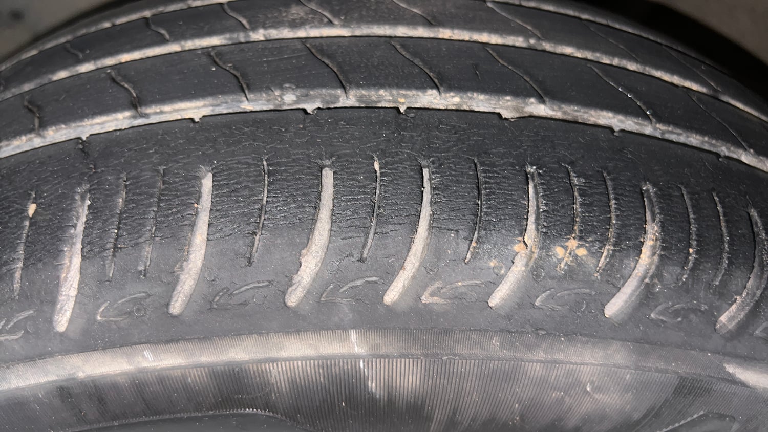 Used 2021 Renault Triber RXZ Petrol Manual tyres LEFT FRONT TYRE TREAD VIEW