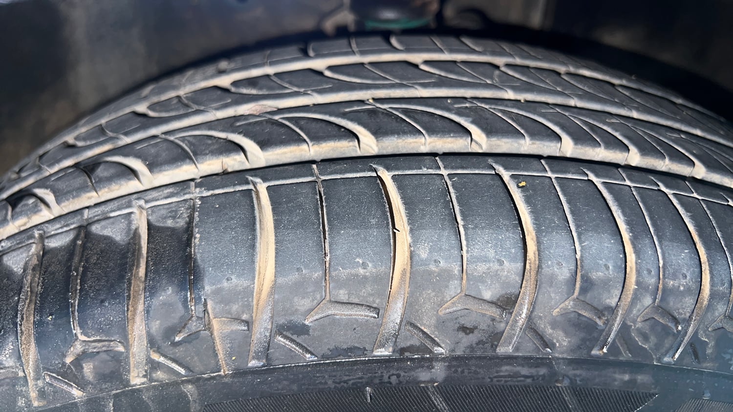 Used 2018 Maruti Suzuki Ignis Delta 1.2 AMT Petrol Automatic tyres RIGHT FRONT TYRE TREAD VIEW