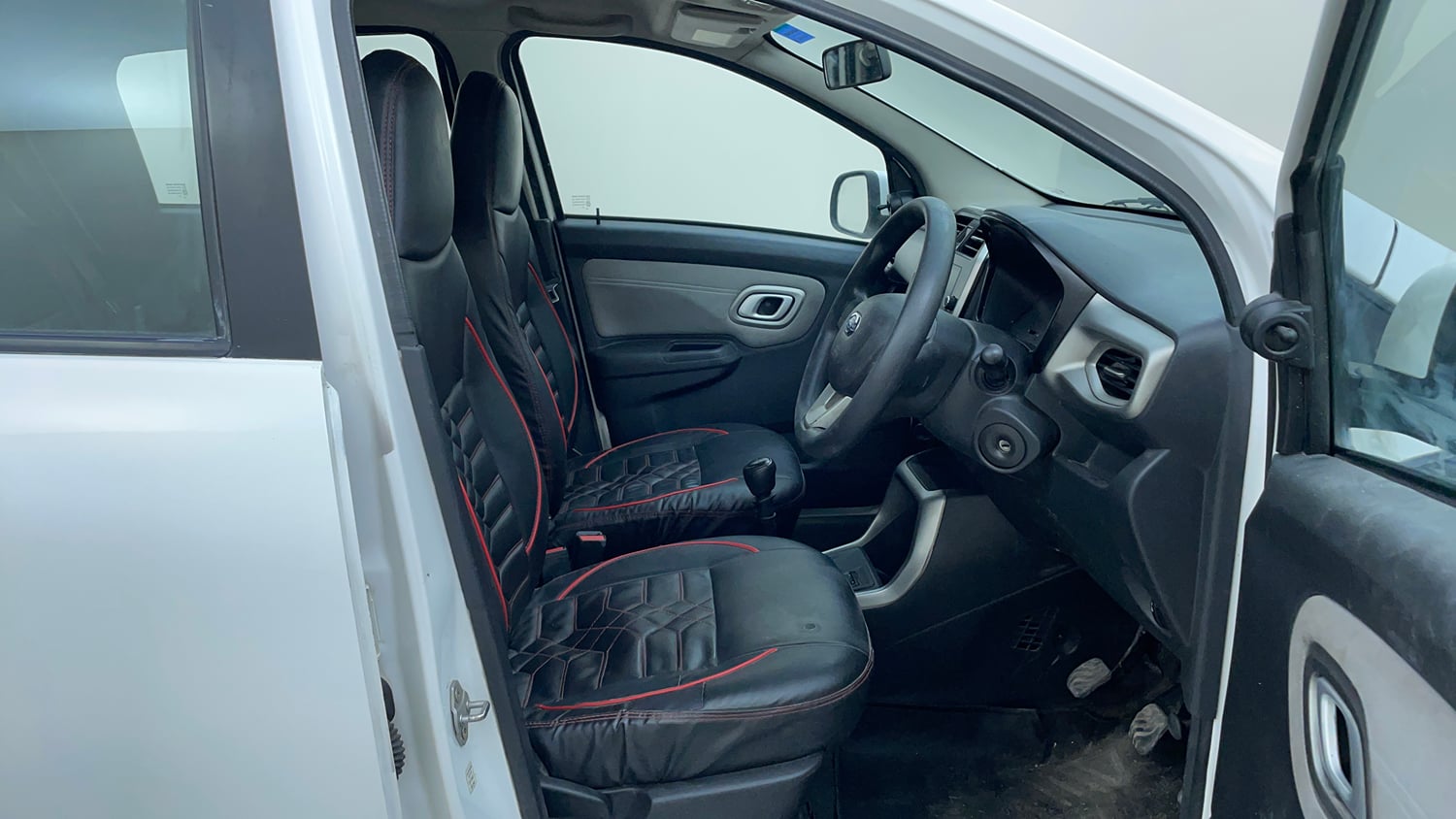 Used 2022 Datsun Redi-GO T(O) 1.0 Petrol Manual interior RIGHT SIDE FRONT DOOR CABIN VIEW