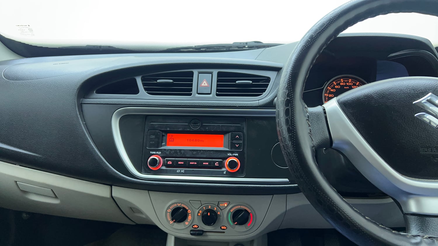 Used 2023 Maruti Suzuki Alto 800 VXi Petrol Manual top_features Integrated (in-dash) music system