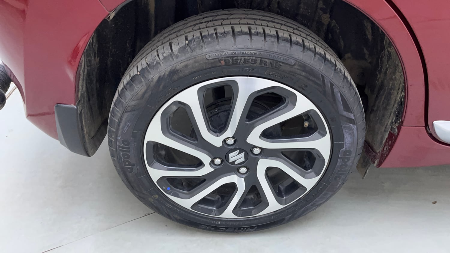 Used 2024 Maruti Suzuki Baleno Alpha MT Petrol Manual tyres RIGHT REAR TYRE RIM VIEW