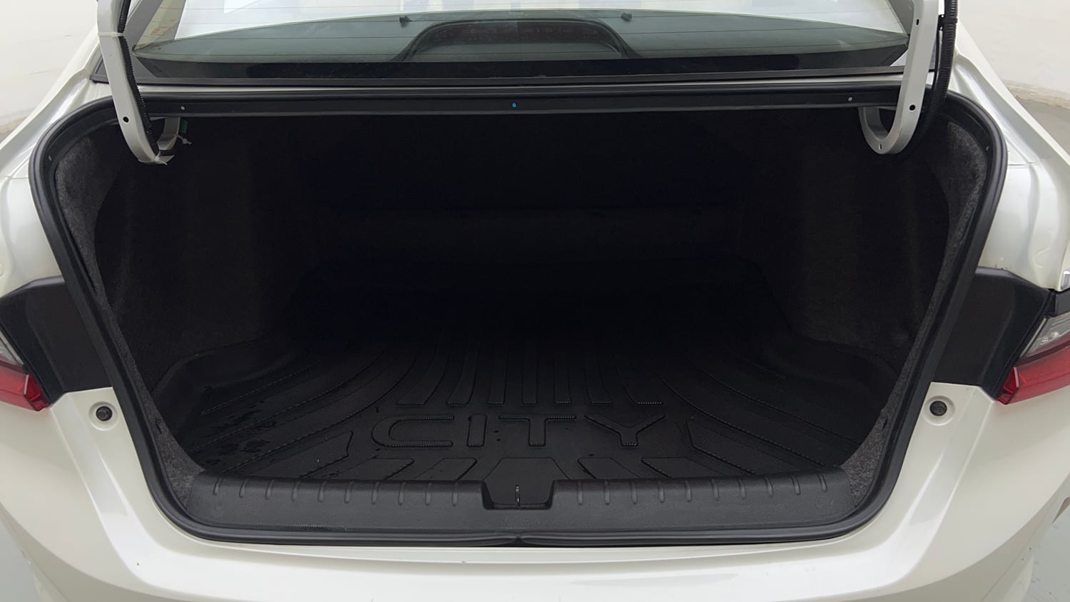 Used 2022 Honda City ZX CVT Petrol Petrol Automatic interior DICKY INSIDE VIEW