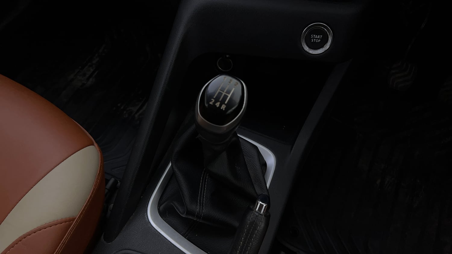 Used 2022 Nissan Magnite XV Premium Turbo Petrol Manual interior GEAR  KNOB VIEW