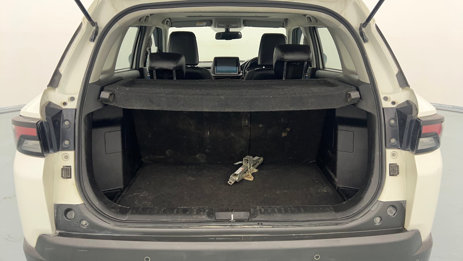 Used 2023 Maruti Suzuki Brezza ZXi Plus Petrol Manual interior DICKY INSIDE VIEW