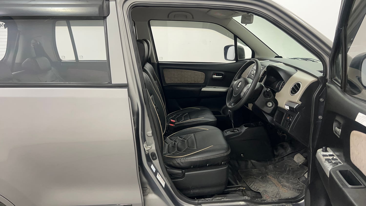 Used 2016 Maruti Suzuki Wagon R 1.0 VXI AMT Petrol Automatic interior RIGHT SIDE FRONT DOOR CABIN VIEW
